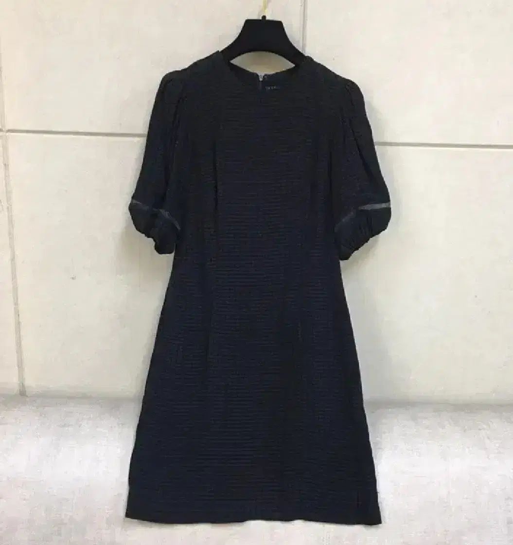 SISLEY シスレー 黒 レーヨンワンピース