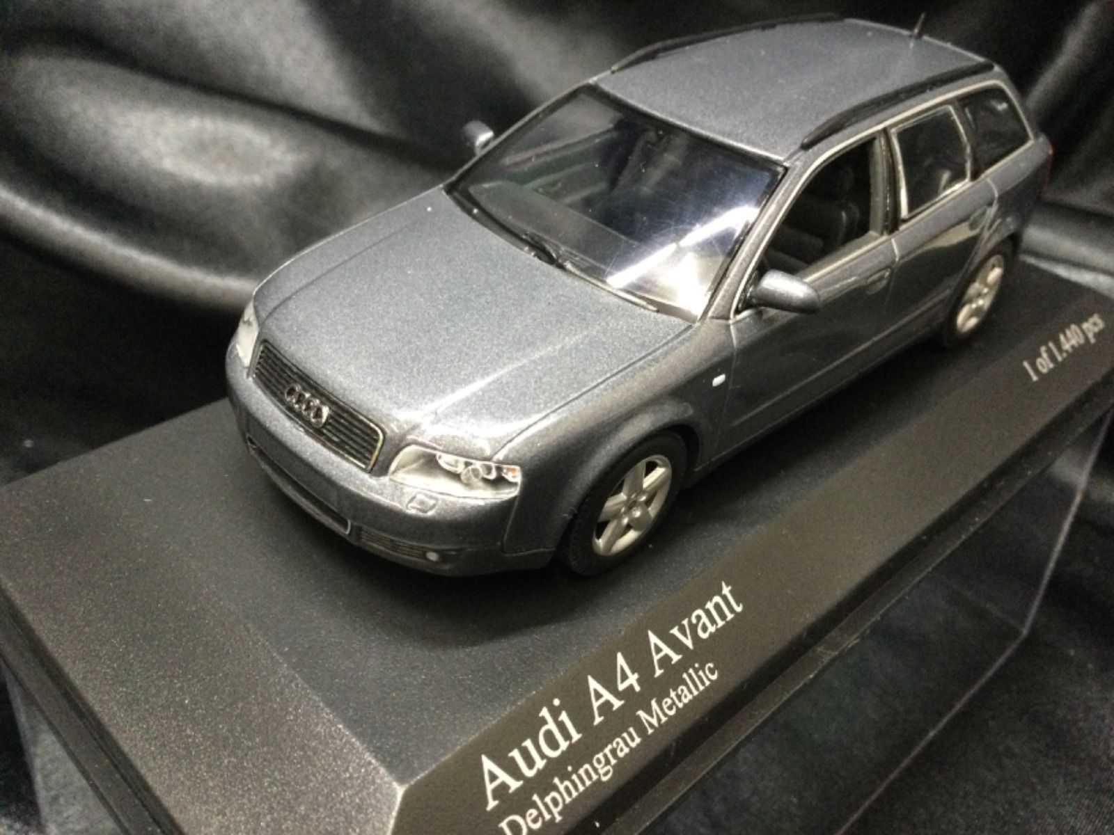 衝撃特価 アウディ ミニチャンプス A4 AUDI ミニカー 1/43 アバント