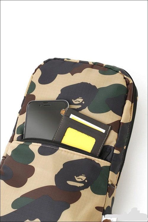 BAPE◆A BATHING APE／迷彩カモ◆ボディバッグ◆付録品ノベルティ BAPE◇A BATHING APE／迷彩カモ◇ボディバッグ◇付録品