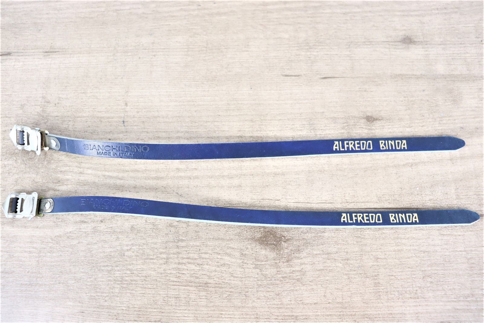 送料込み！！新品！！ALFRED BINDA アルフレッドビンダ　トゥストラップ 10 新品未使用 ALFREDO BINDA アルフレッド・ビンダ トー