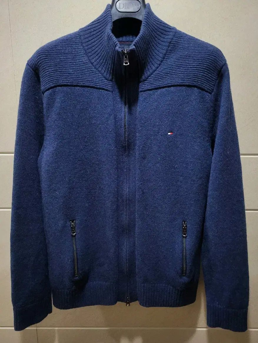 素晴らしい Tommy Hilfiger トミーヒルフィガー ジップアップニット 105