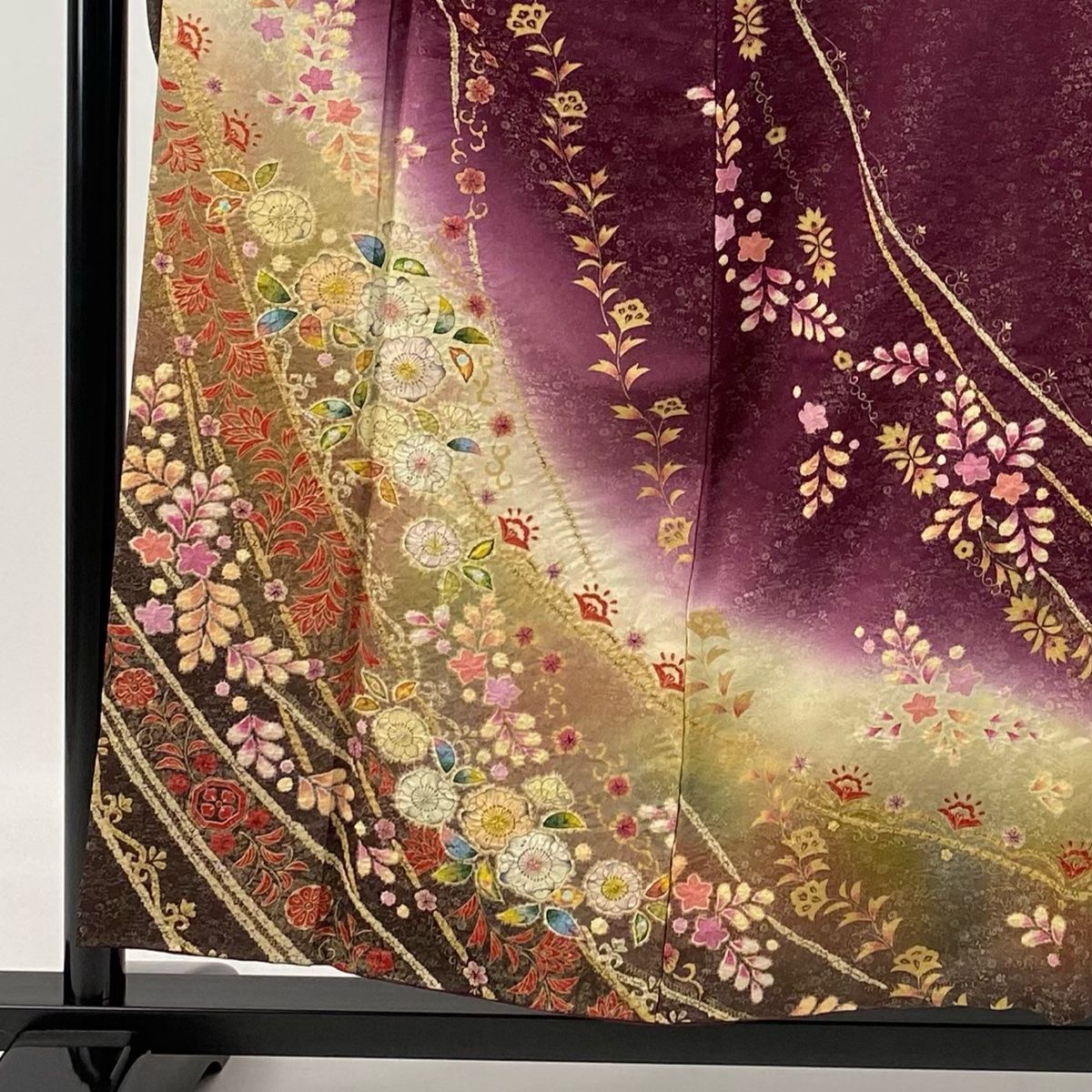 振袖 身丈157cm 裄丈67.5cm L 袷 徳永憲峯 落款あり 辻が花 金通し 染め分け 赤 正絹 美品 逸品 中古 中古 振袖 リサイクル 着物 正絹 袷 桐屋 翠山工房 徳永憲峯 落款有り 金彩加工 金通し 絞り 黒地 花柄 青海波 雪輪 フォーマル 春 秋  冬 成人式 仕立て上がり 身丈166.5 裄68.5 Ｌサイズ みやがわ sb14940 | リサイクル着物 みやがわ 中古着物