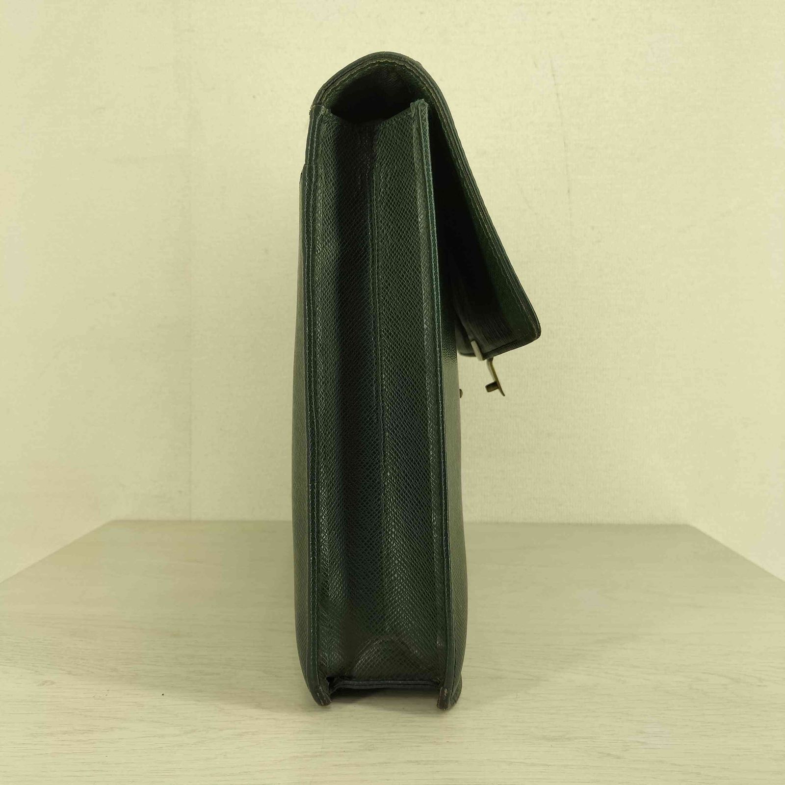 ルイヴィトン LOUIS VUITTON タイガ セルヴィエット クラド ブリーフケース メンズ 表記無