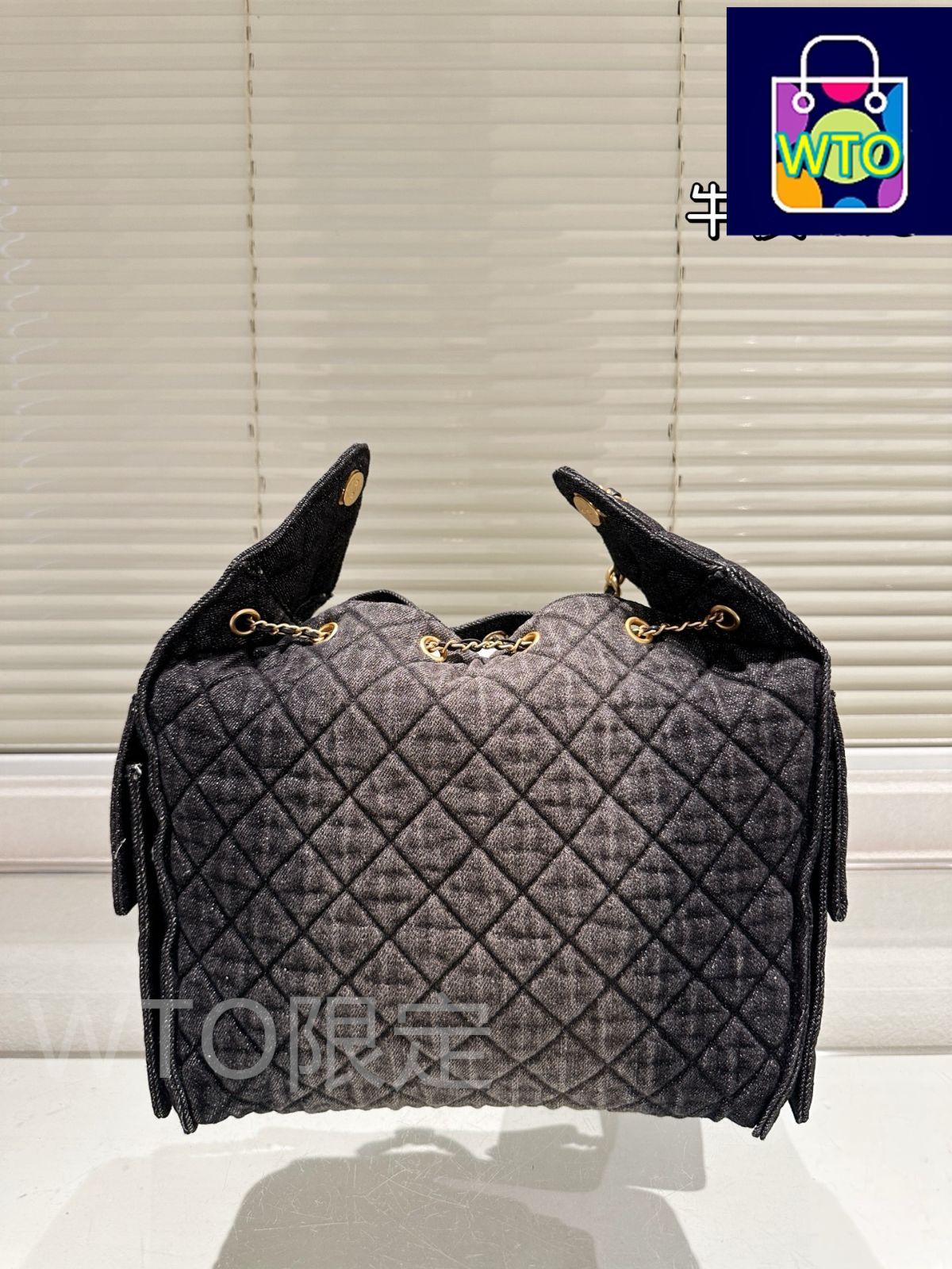 【CHANEL】CHANEL 25 デニム ミディアム ハンドバッグ Chanel 25 medium handbag, Washed denim & gold-tone metal