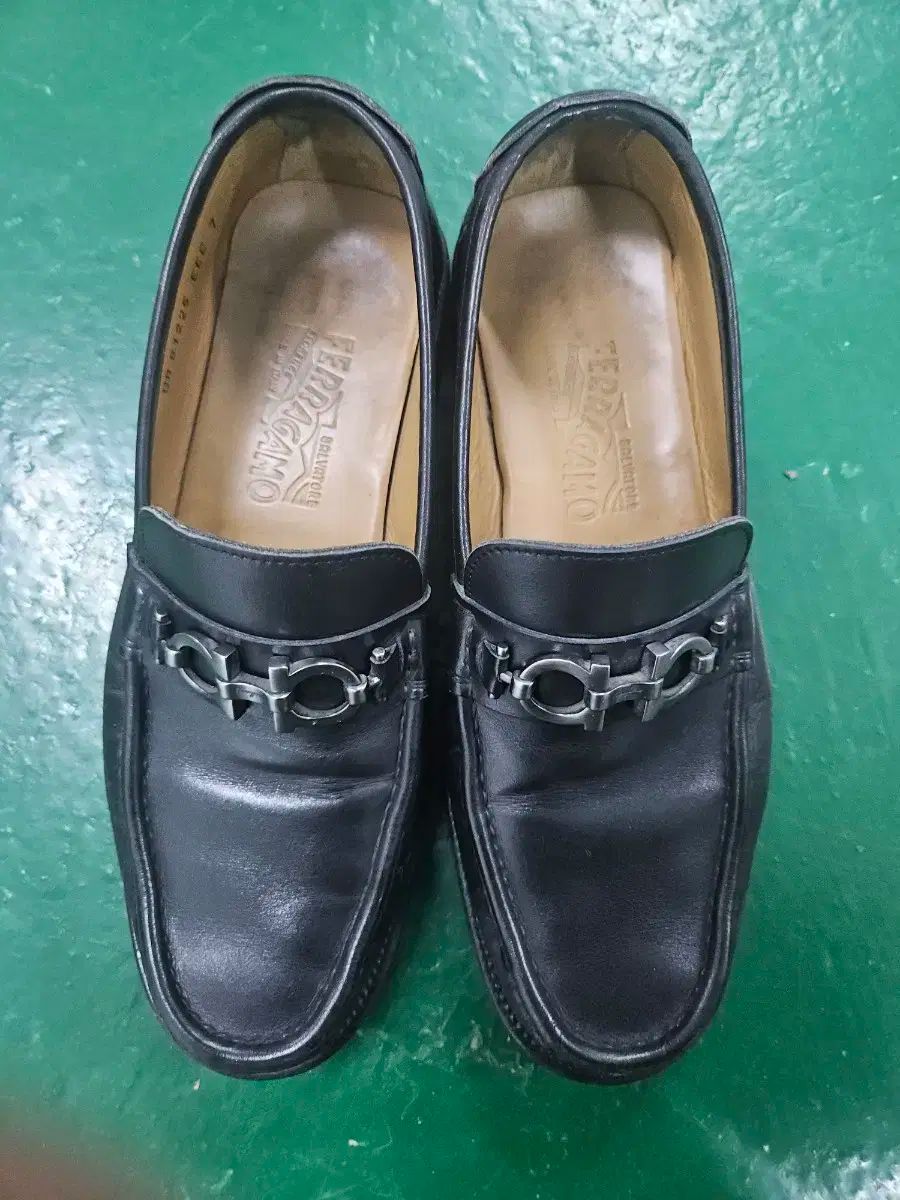 FERRAGAMO フェラガモ ガンチーニ ローファー 250 ー 255
