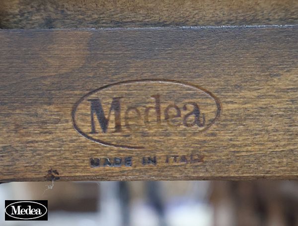 リビングボード アール