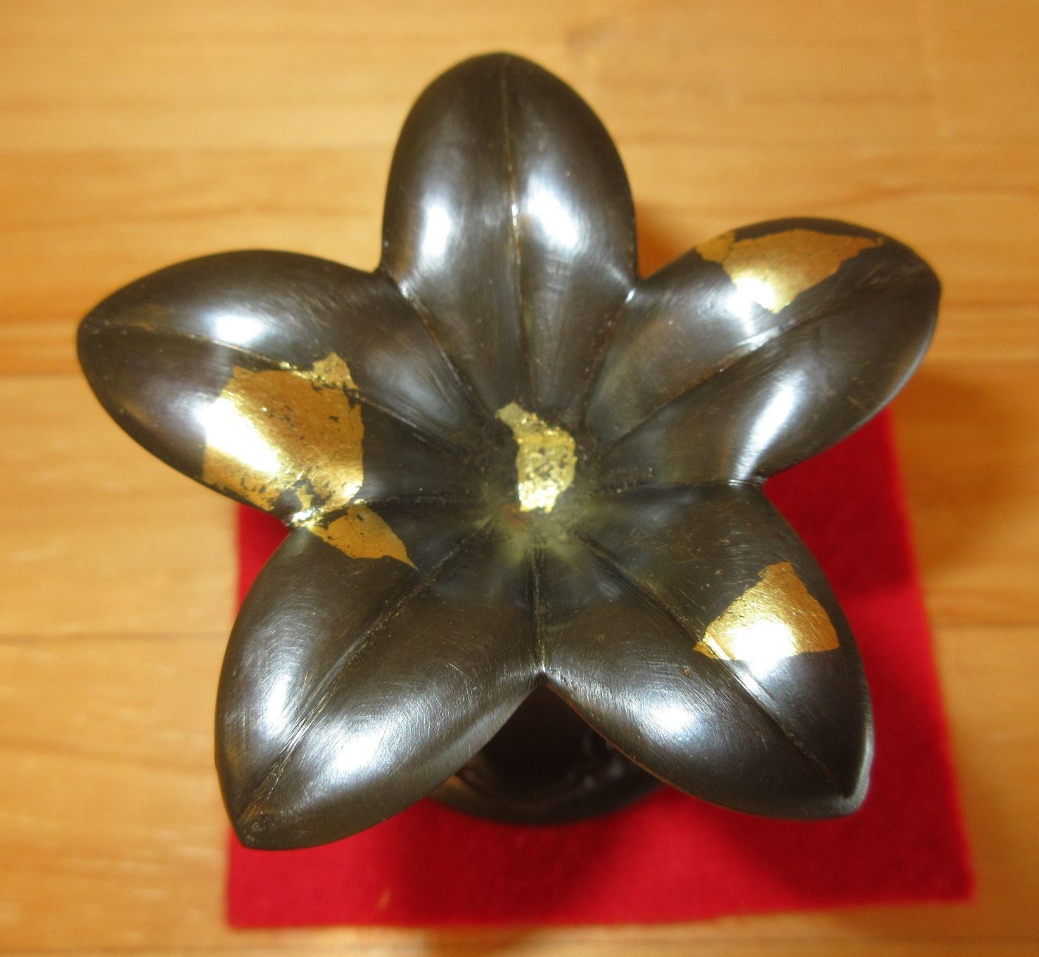 送料込【逢絢亭】茶道具 蓋置 唐銅 砂張 衝羽根の形 黒瀬宗康 共箱入り 逢絢亭】茶道具 蓋置 唐銅 砂張 衝羽根の形 黒瀬宗康 共箱入り