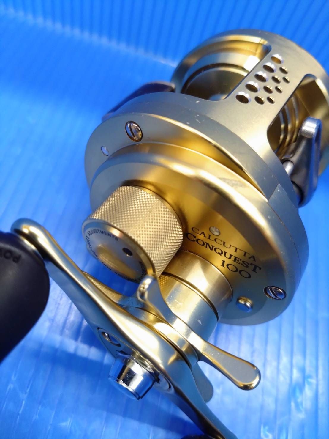 シマノ 01カルカッタコンクエスト100 右ハンドル 本体のみ メンテ済み