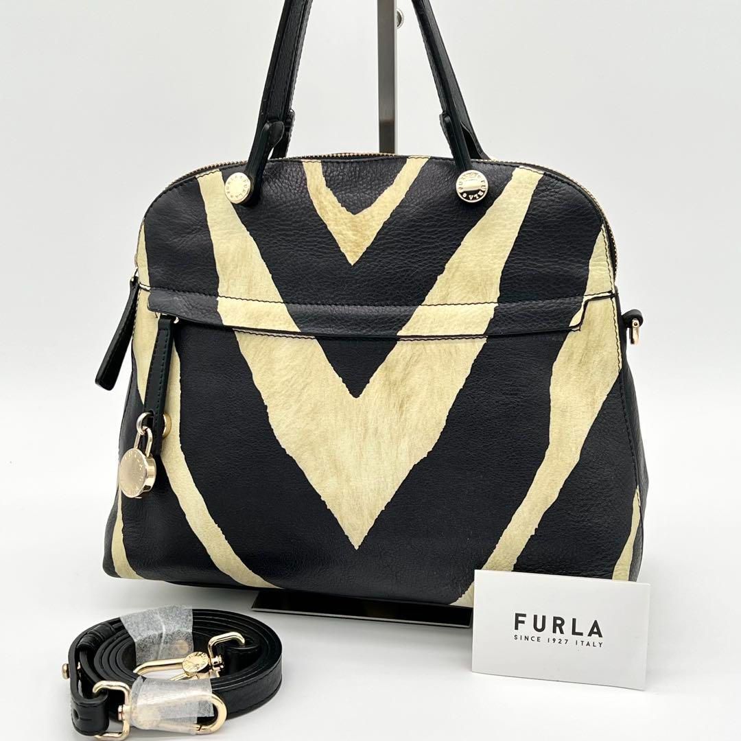 美品】FURLA PIPER ハンドバッグ 2way ハーフムーン ゼブラ柄 美品】FURLA PIPER ハンドバッグ 2way ハーフムーン ゼブラ柄