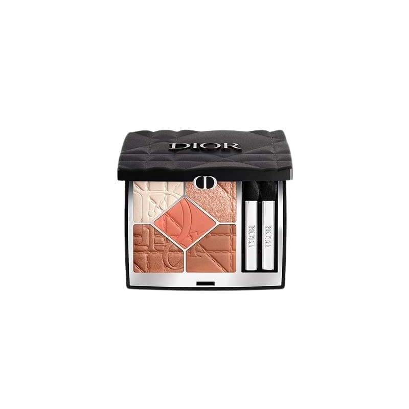 未使用　DIOR アイシャドウ　671 DIOR 限定アイシャドウディオールショウサンククルール 671