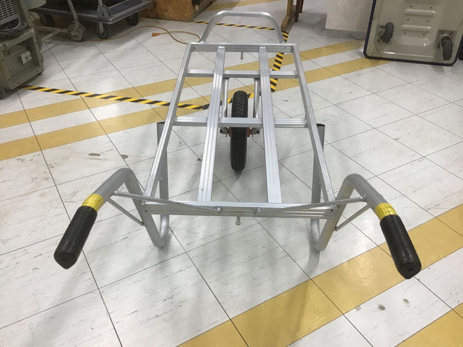 B動作品 ●アルミ製