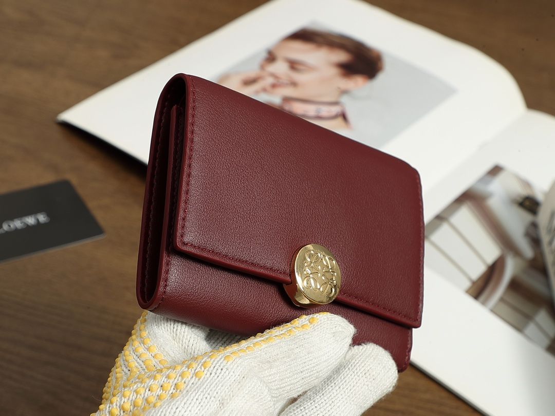 高感度ショップで2023年売れたブランド 三つ折り財布 ブラックレザー LOEWE 新品 メルカリ - 小物