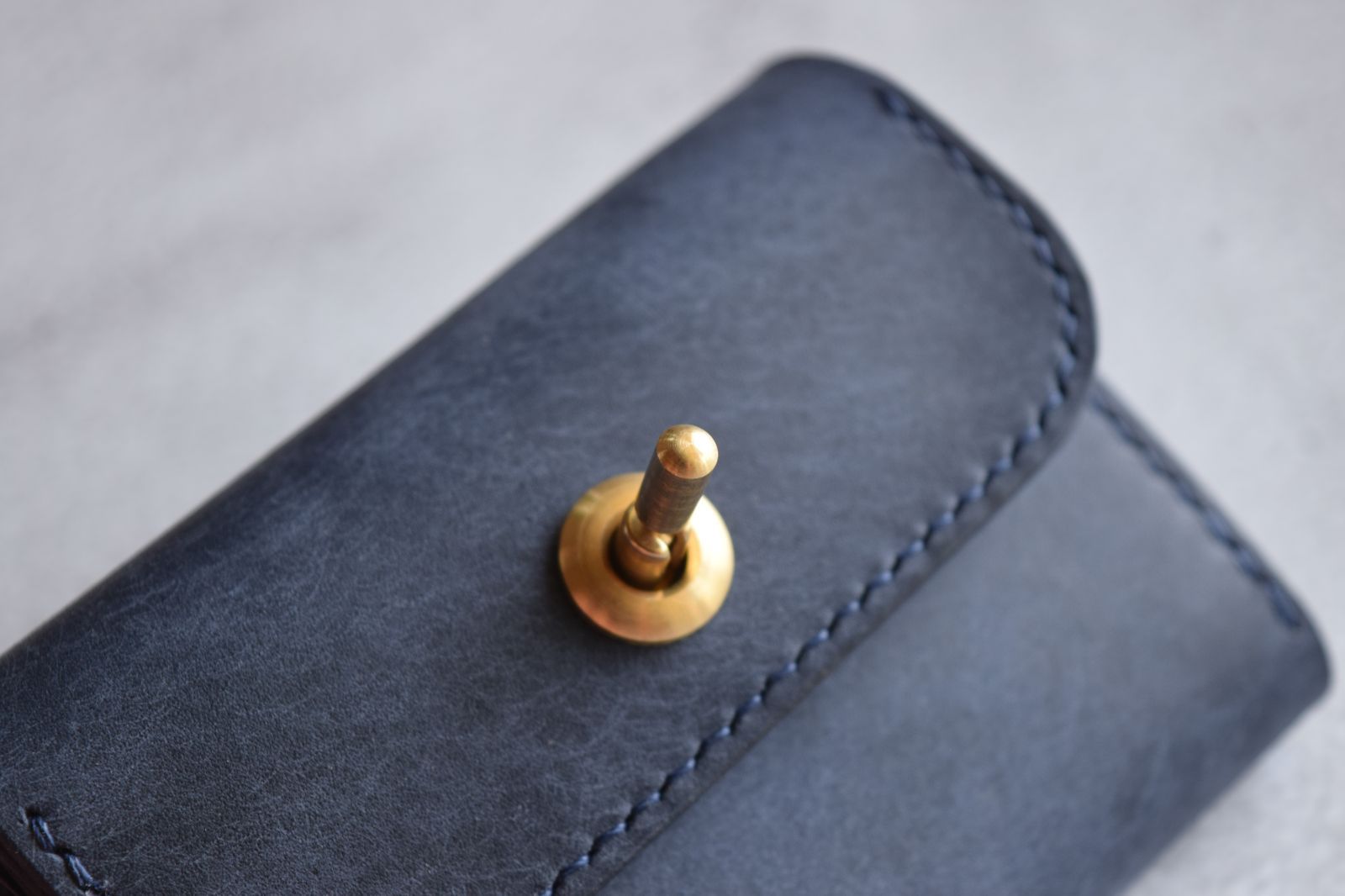 注文 三つ折り財布 本革 ｲﾀﾘｱﾝﾚｻﾞｰ 【オコシ金具】 Navy ネイビー 三