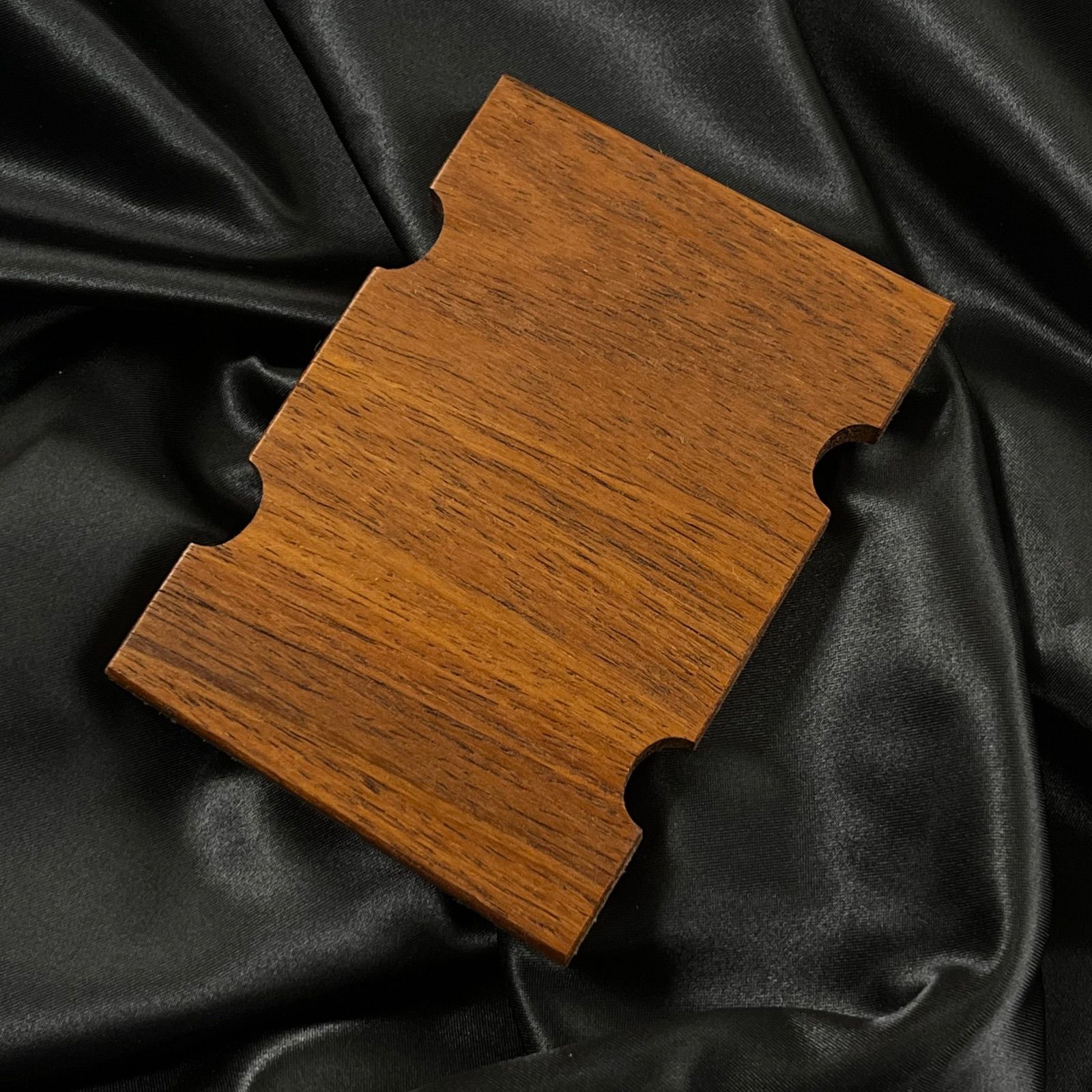 高さ調整式フィンガーランプ Fender系 60s’ Jazz Bass 5弦用_ウォルナット材 サテンオイル仕上げ うさみみ工房