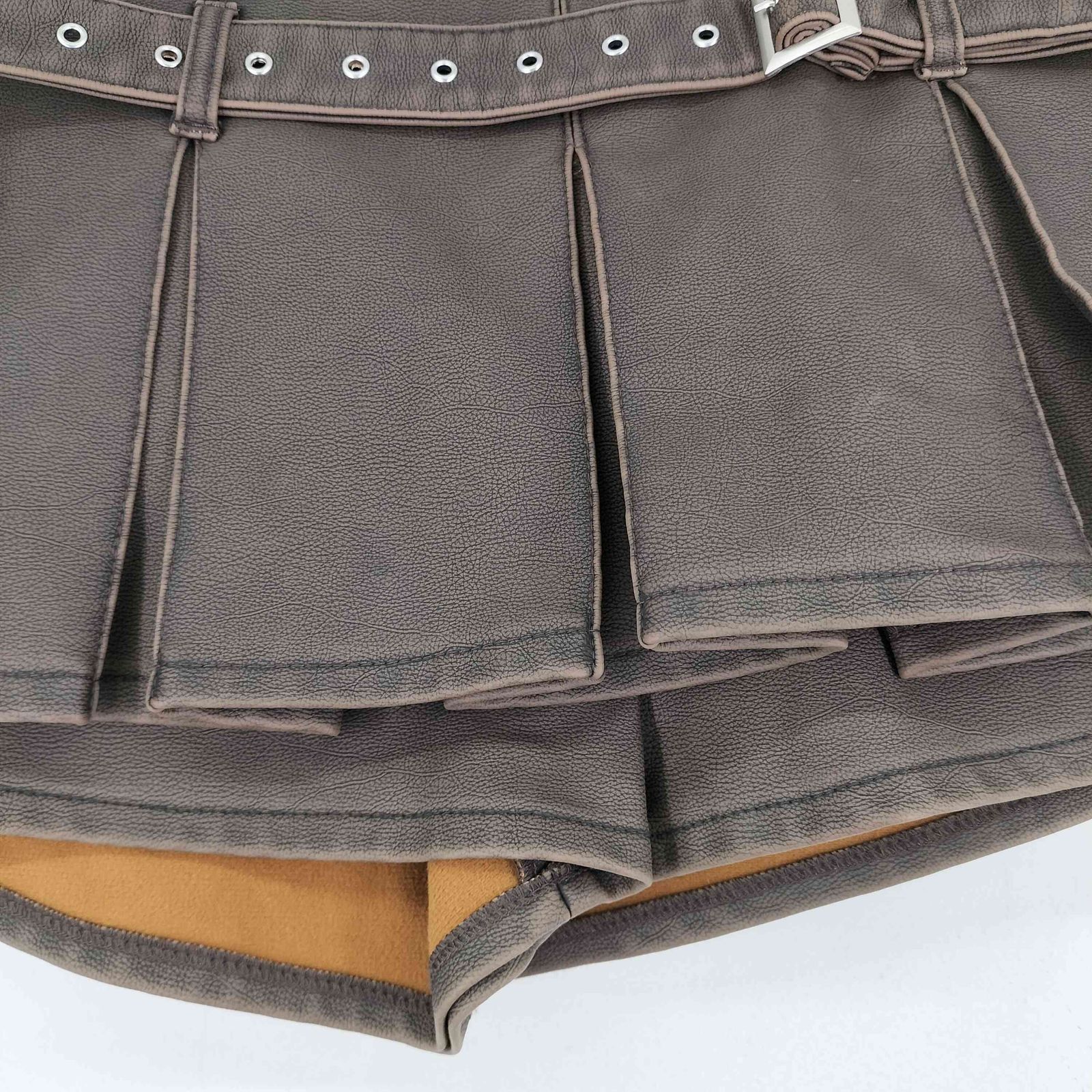 アンティークレザープリーツショートパンツ レディース