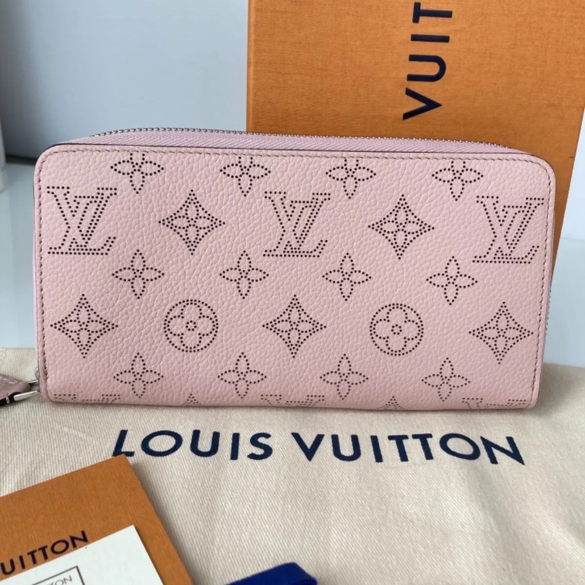 LOUIS VUITTON】ルイヴィトン マヒナ ジッピーウォレット - BRACERA