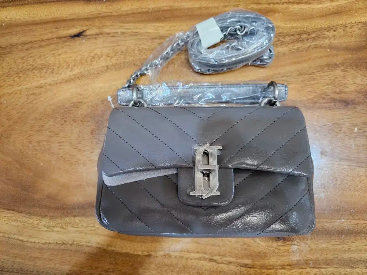 ジャストナチェーンクロスバッグ販売商品