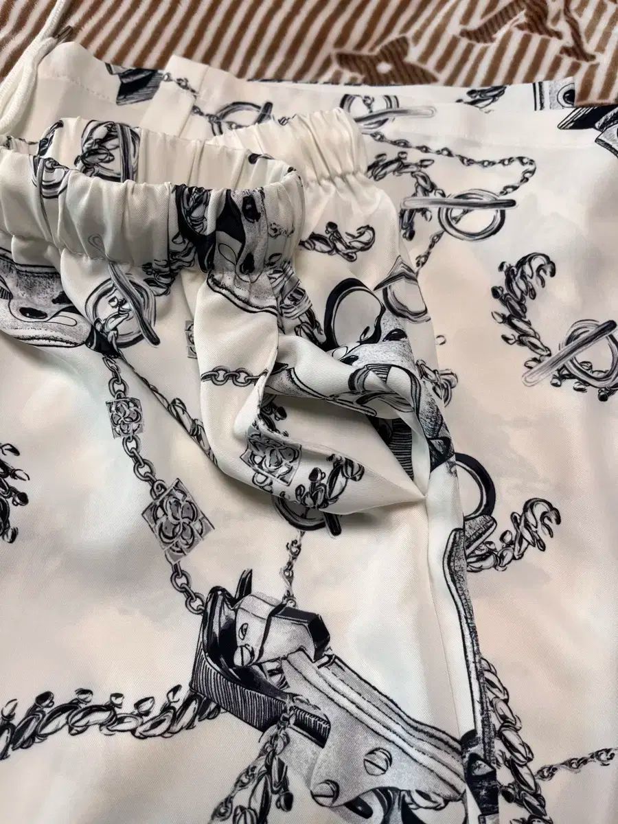  白 ブラウス ＆ ラグジュアリー シルク ズボン その他 ビジネススーツ