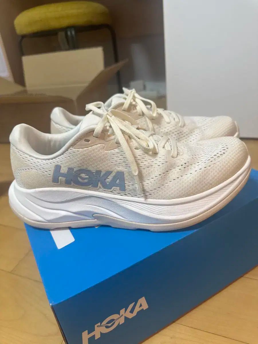 【雷市場（ポンジャン）商品韓国直送】 HOKA ONE ONE(ホカオネオネ) スニーカー 255