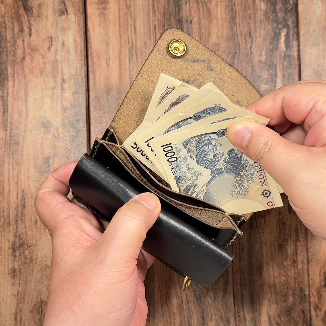 ブラック茶芯】手縫いショートトラッカーウォレット（クロムエクセル