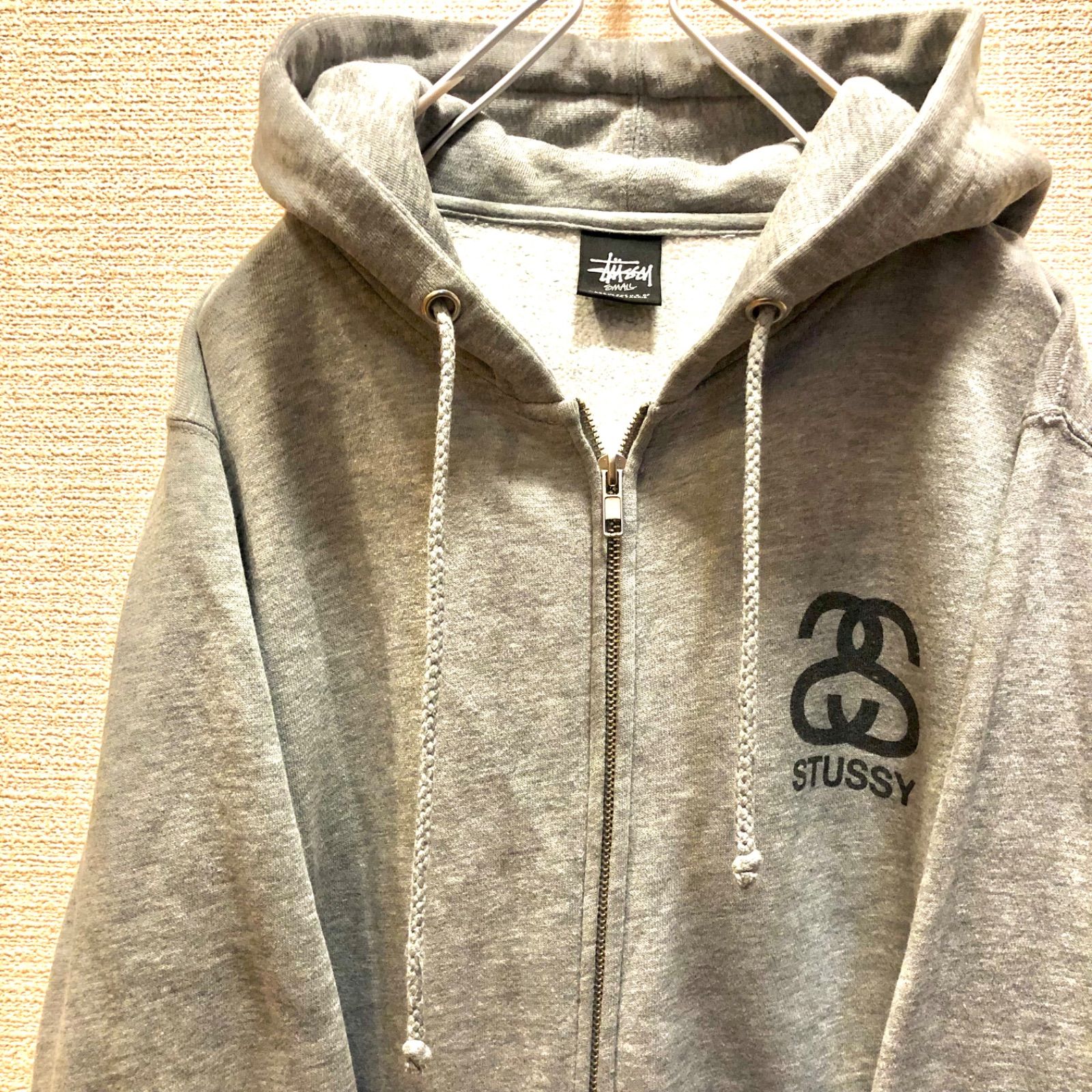 stüssy グレー パーカー バックロゴCHANELロゴ stüssy グレー パーカー バックロゴCHANELロゴ stussy