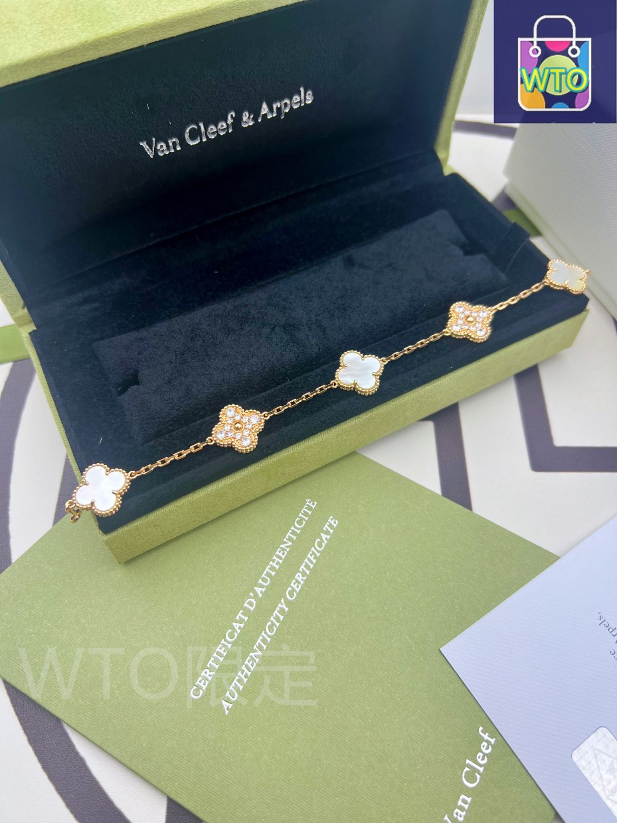 Van Cleef & Arpels クローバーブレスレット ペルレ スウィートクローバー ブレスレット、ミディアムモデル