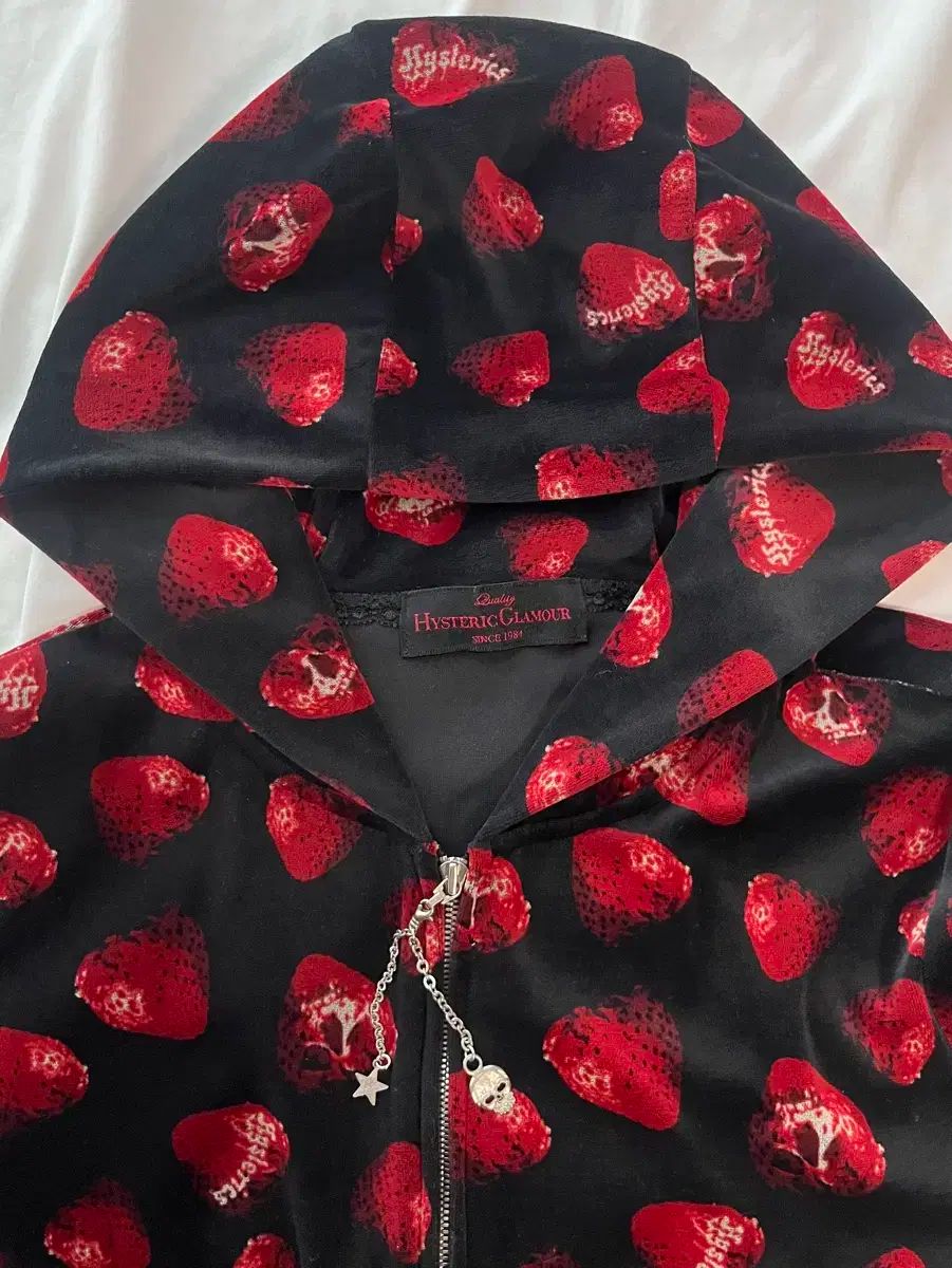 ヒステリックグラマー）スカル×いちご バックプリント ロンT FREE 日本