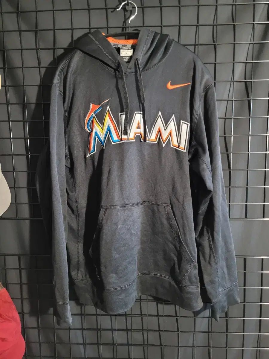 【雷市場（ポンジャン）商品韓国直送】 Nike(ナイキ） MLB マイアミ フード付きTシャツ