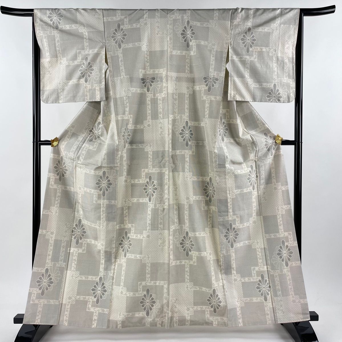 紬 身丈162.5cm 裄丈65cm M 袷 草花 亀甲絣 灰白 正絹 秀品