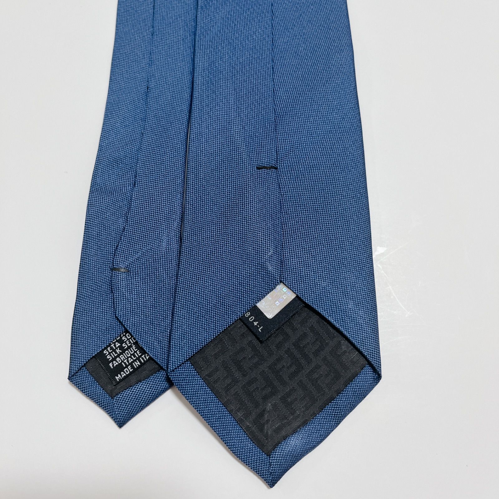 美品 フェンディ ネクタイ ハイブランド ソリッドタイ 無地 光沢 希少 濃紺 美品 フェンディ ネクタイ ハイブランド ソリッドタイ 無地 光沢