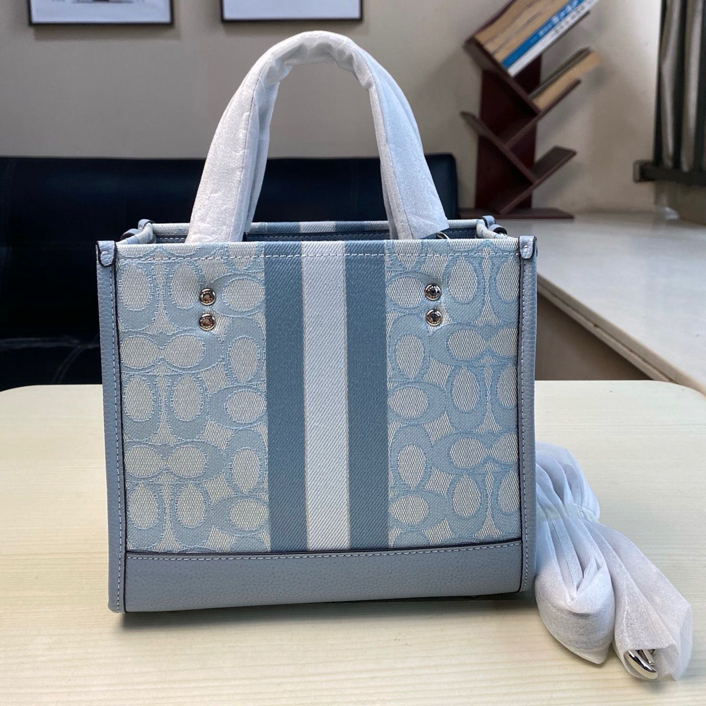 Coach デンプシー キャリーオール・シグネチャー ジャカード・ストラ