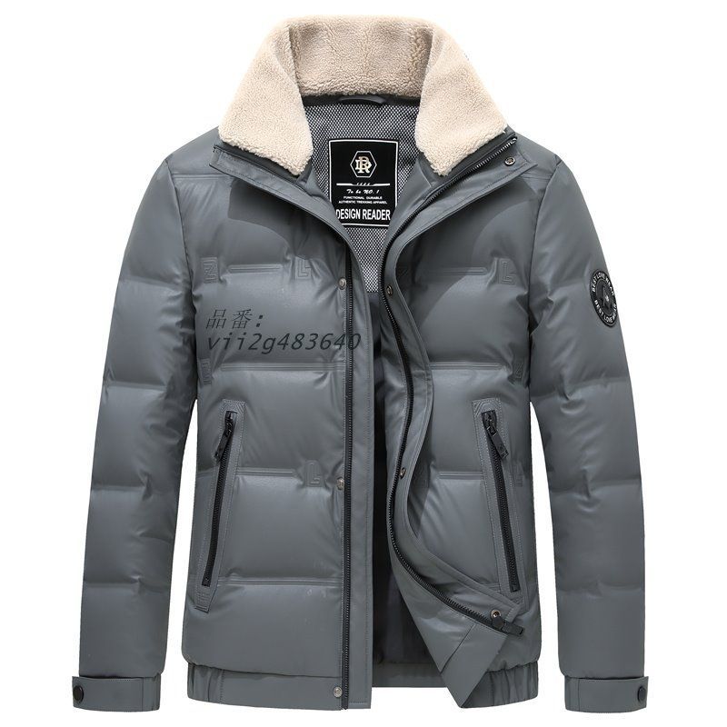 ボア襟付きのPU革ダウンジャケット メンズ ショート丈ダウンコート 撥水性 光沢感あり ワンポイントデザイン 立ち襟 アウター 暖かい カッコイイ 防寒対策保温  vii2g483640