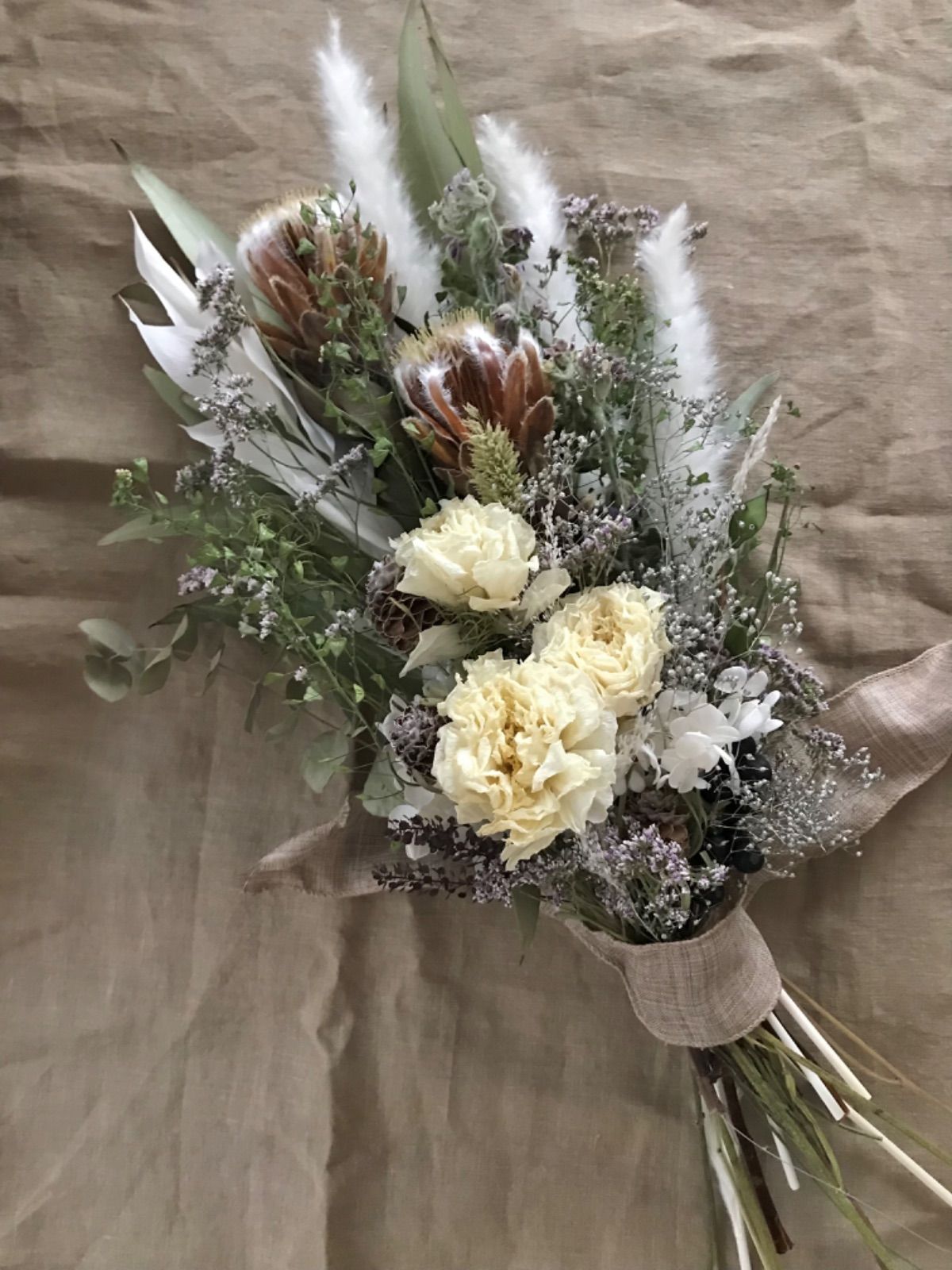 ドライフラワーラナンキュラスとムンディのグリーンスワッグ ブーケ  