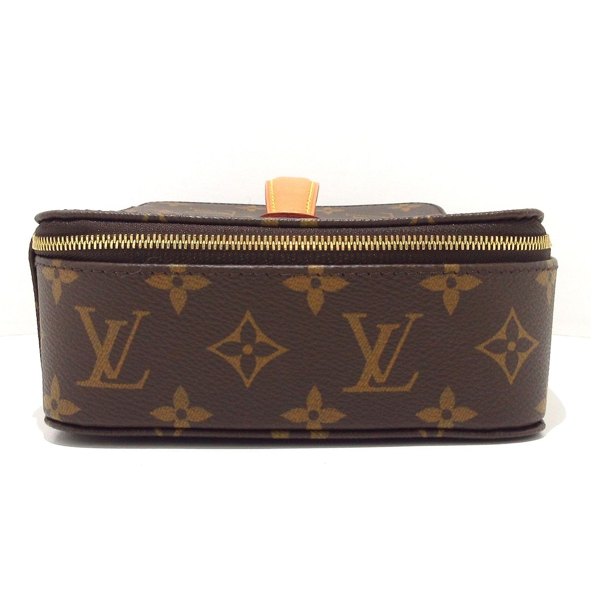 ニーストゥルースビジュー