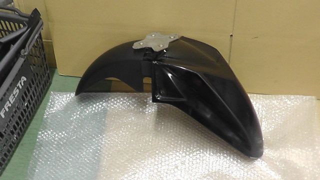 GSR250F LC6GJ55D001108xxx の フロントフェンダー 傷:#1758253946