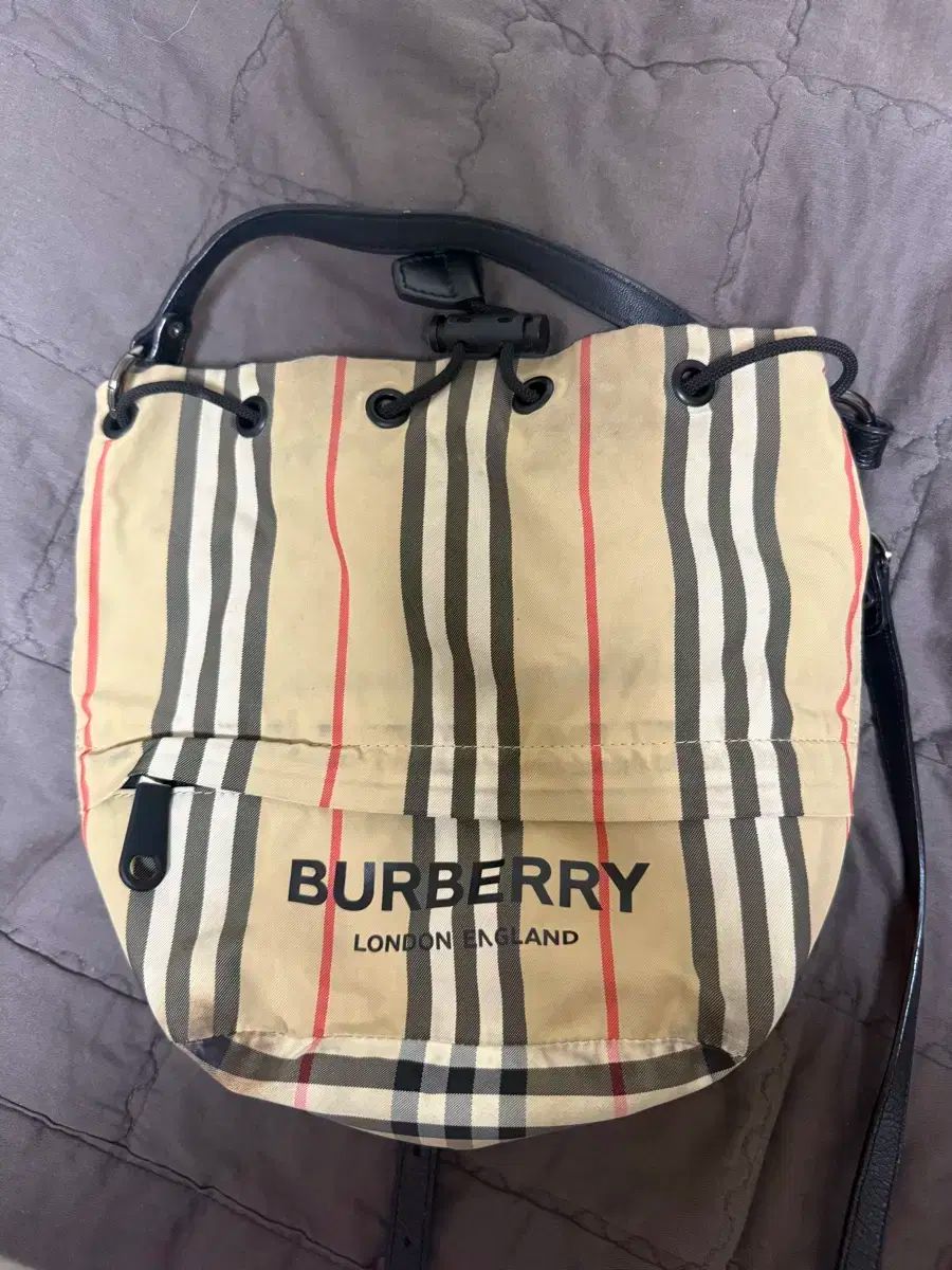 Burberry バーバリー