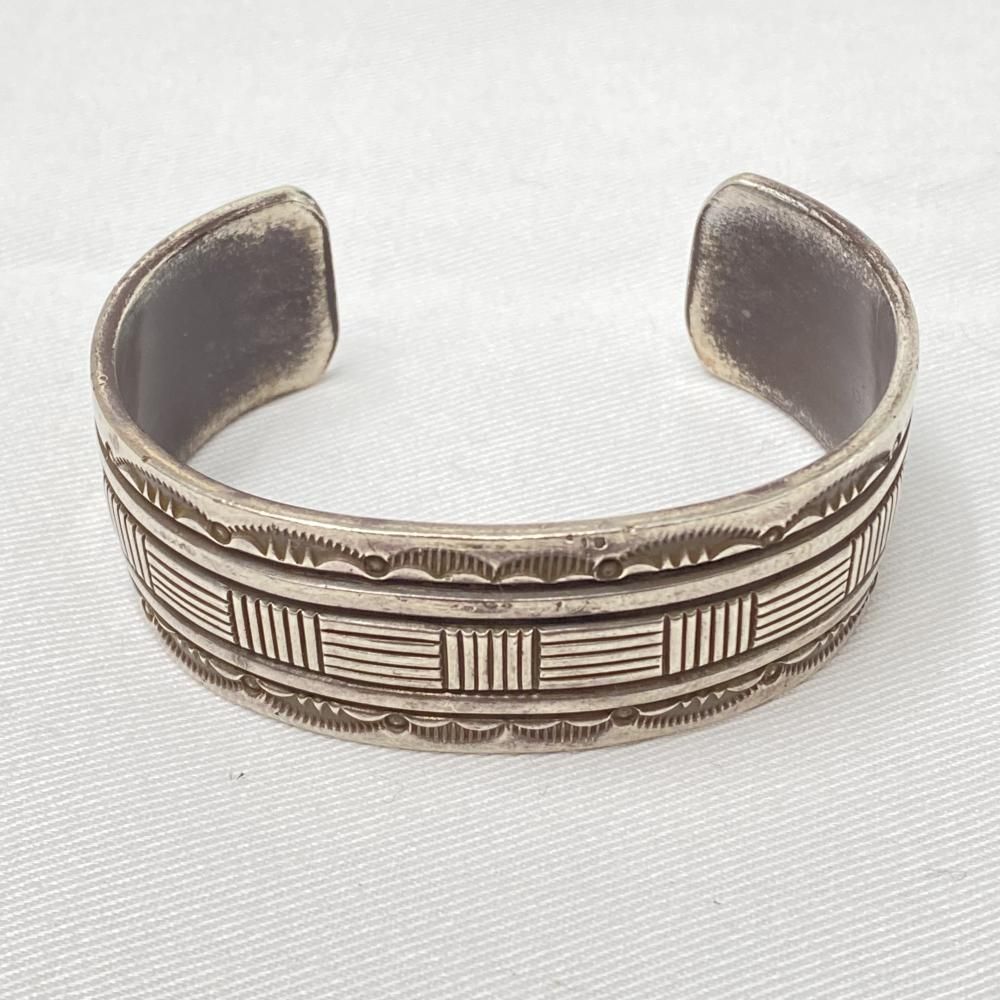 中古】NAVAJO Bruce Morgan スタンプワークバングル STERLING