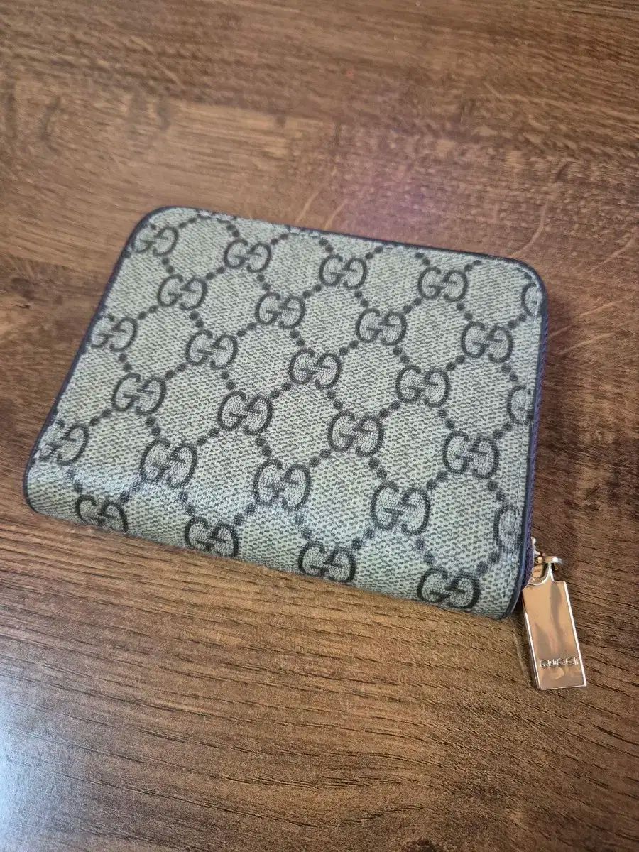 GUCCI グッチ Supreme シュプリーム ファスナー付き二つ折り財布 販売