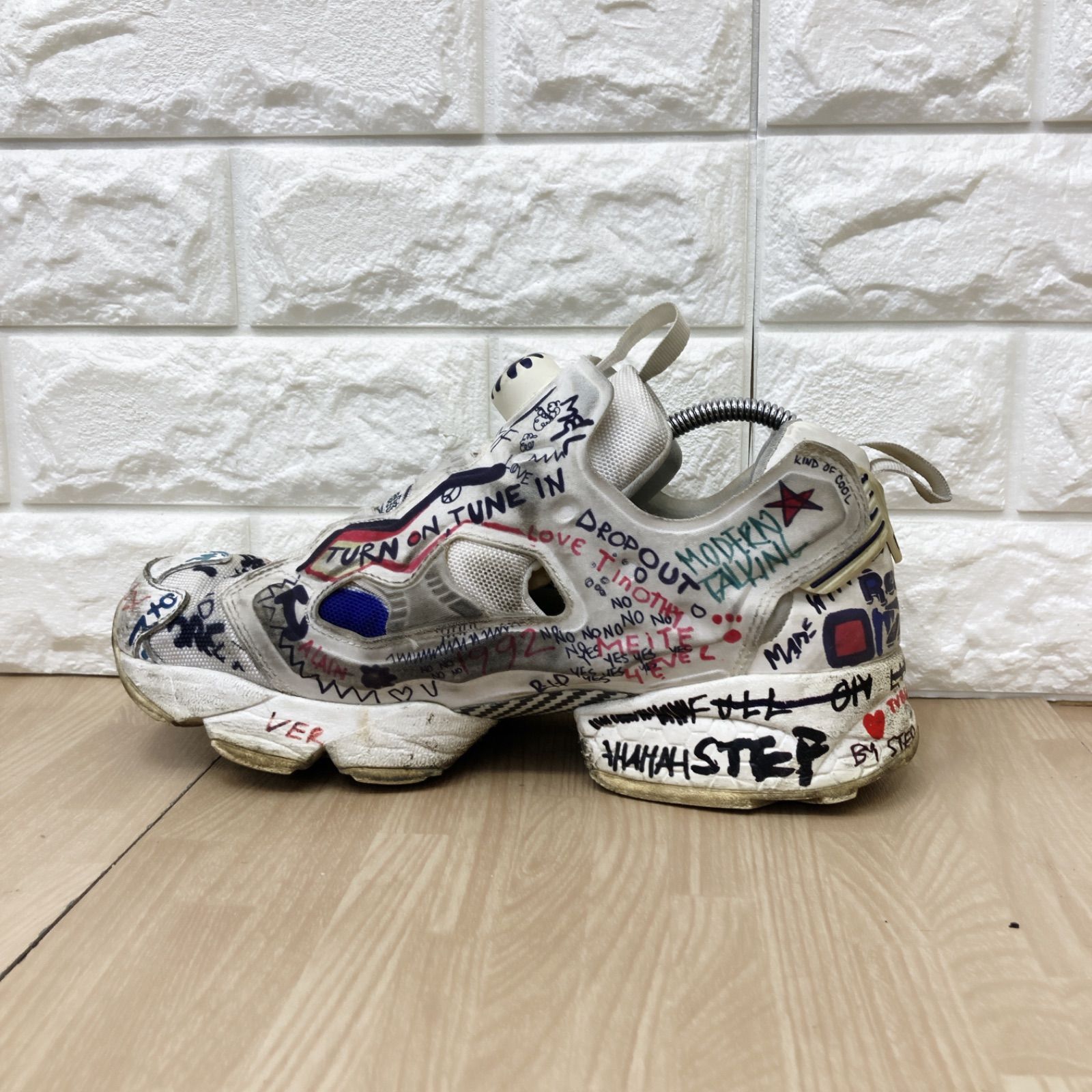 正規品最新作vetements Reebok 41 ポンプフューリー ヴェトモン リーボック スニーカー