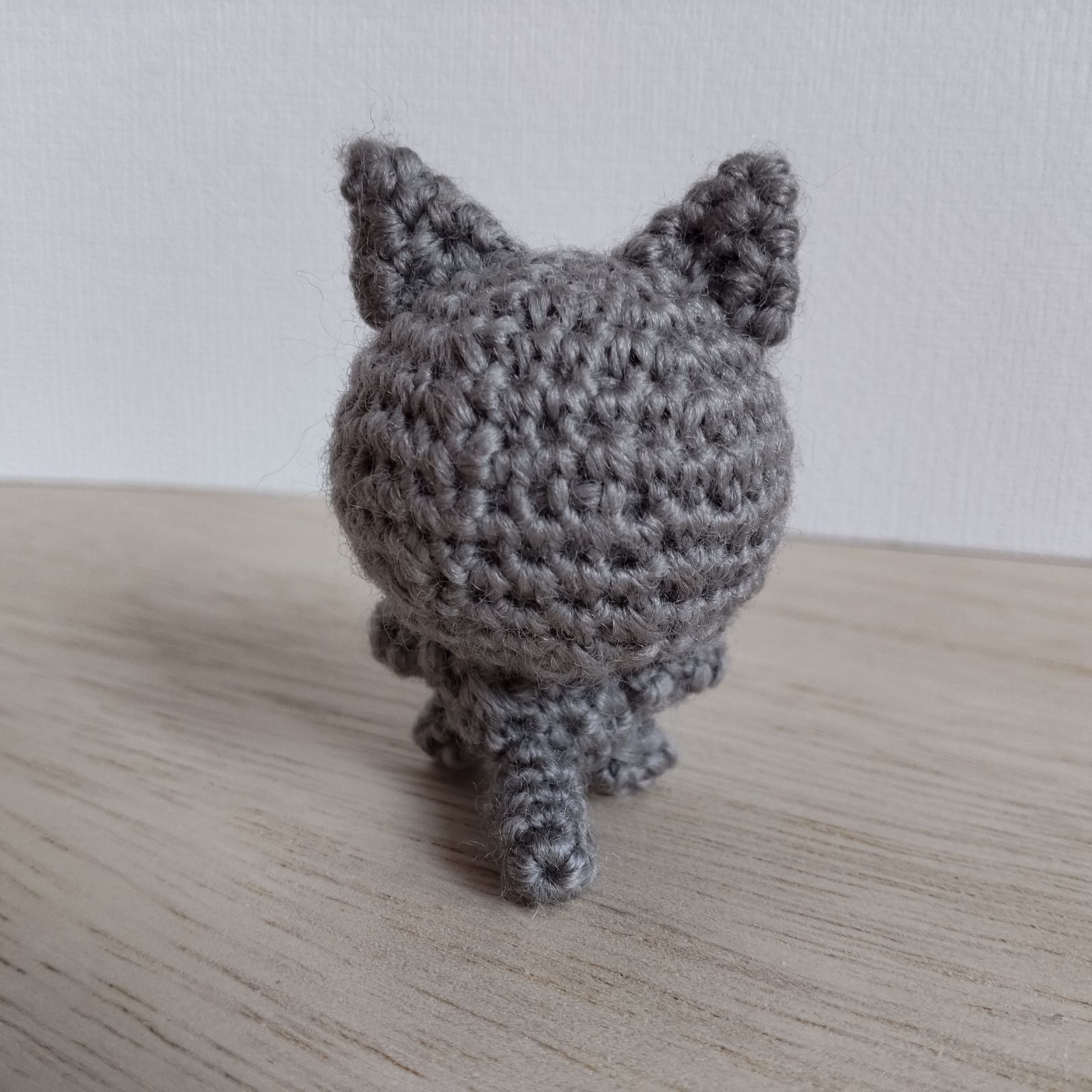 あみぐるみ ちびねこ 猫 グレー ひげ ストラップ ハンドメイド - メルカリ