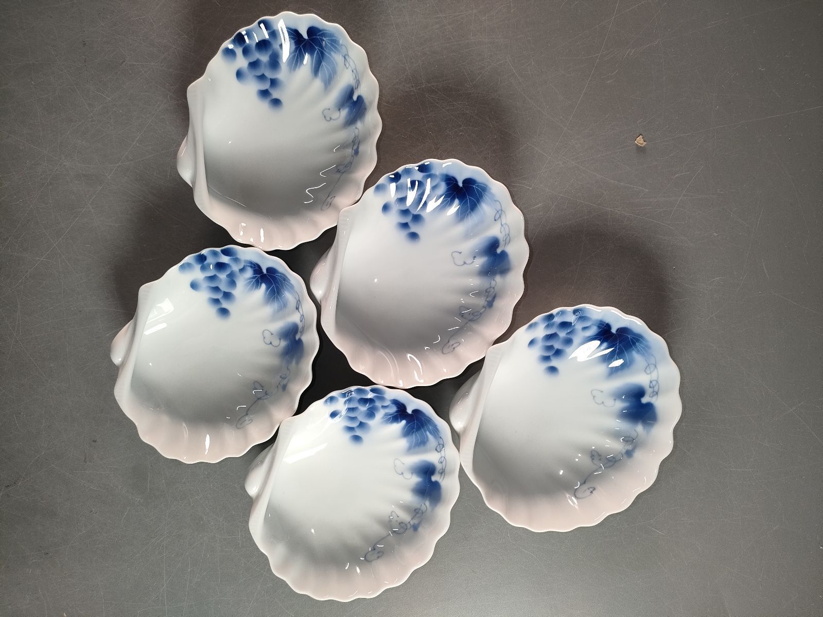 S2-4/有田焼/深川製磁/ブルーワイナリー貝型皿5客/飾皿/向付/懐石道具