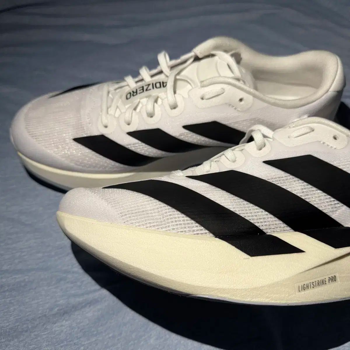 アディダス 進化させる