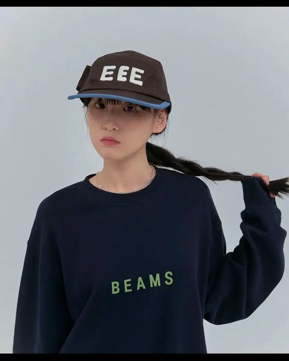 ダークブラウン