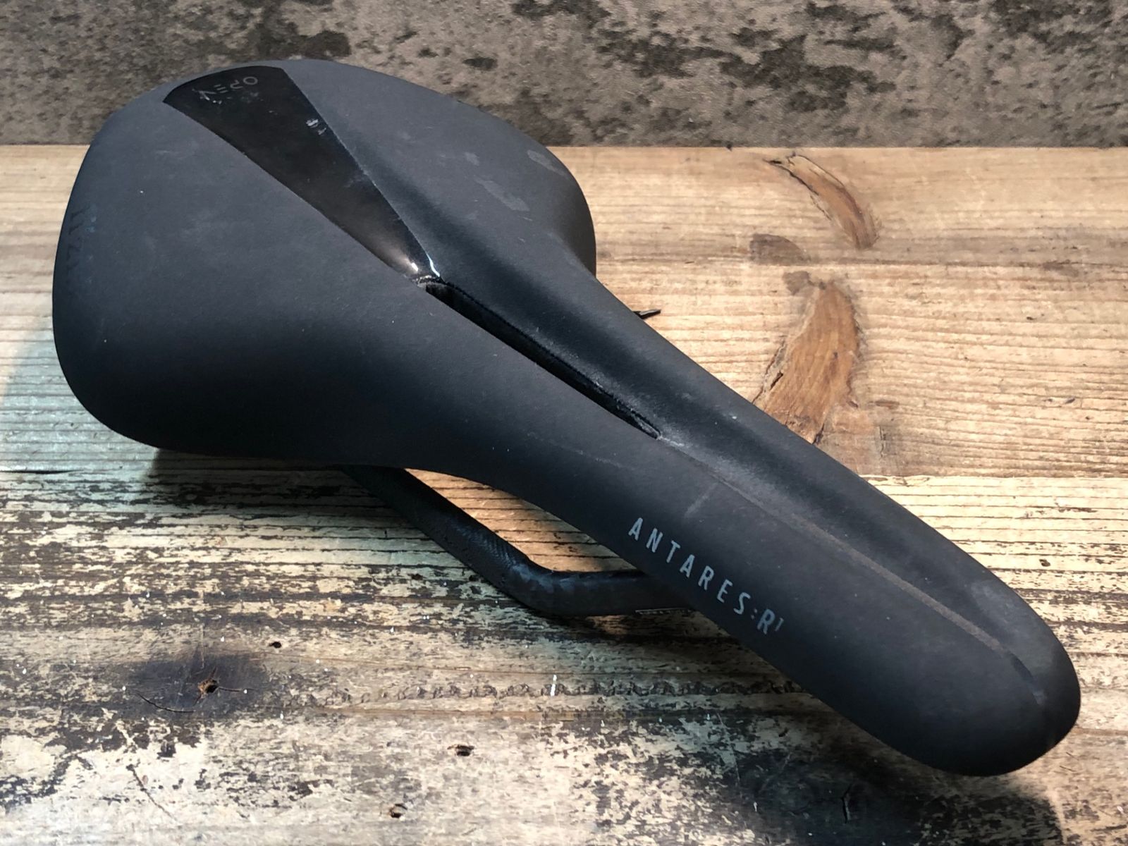 JK077 フィジーク fizik アンタレス ANTARES R1 OPEN カーボンレール 140mm 黒 使用感あり