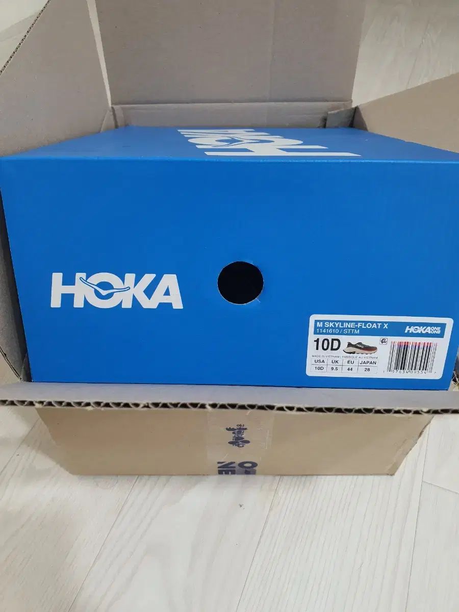 HOKA ONE