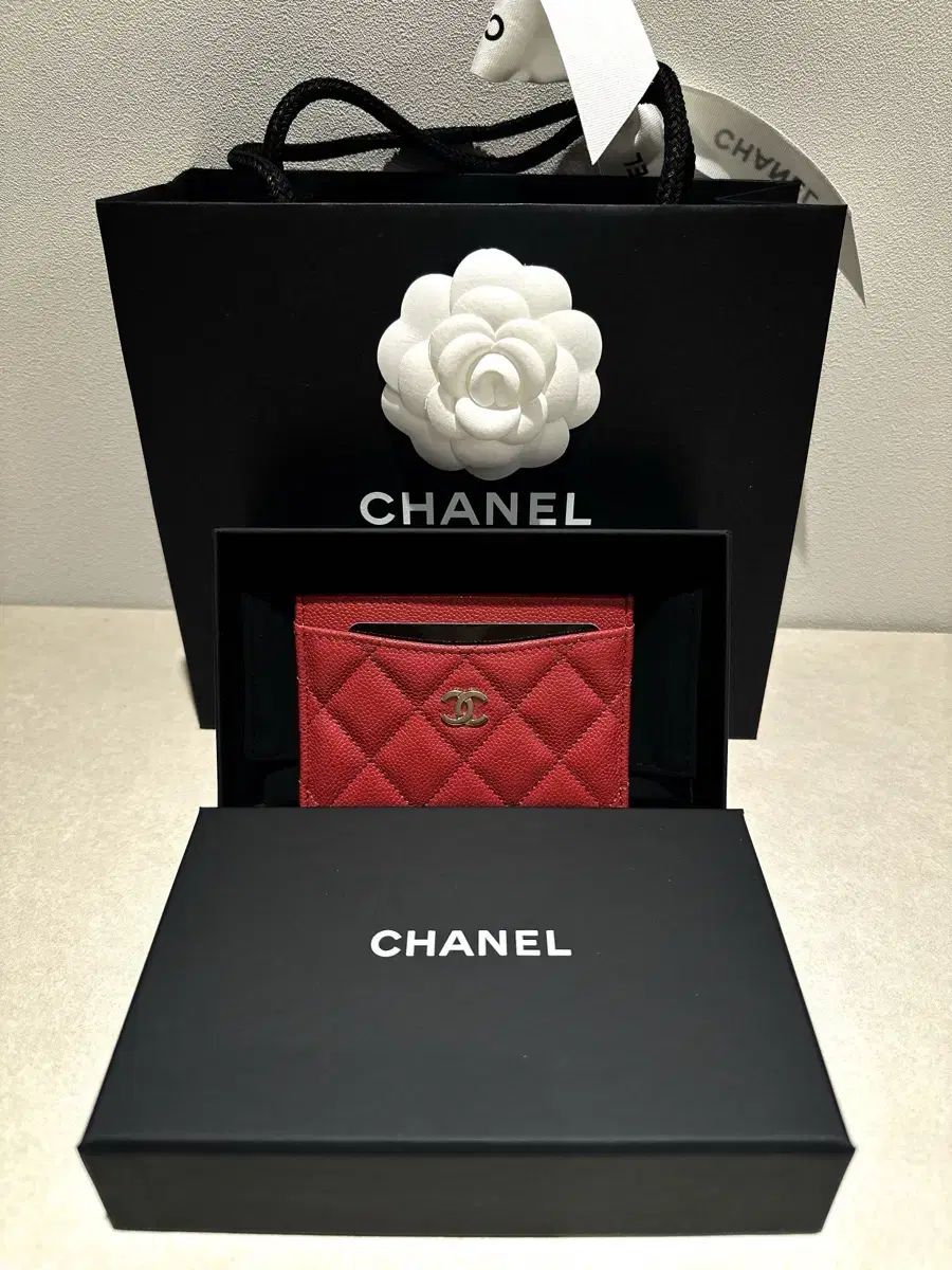 Chanel シャネル 25K クラシック カードウォレット キャビア 赤 金具 AP02