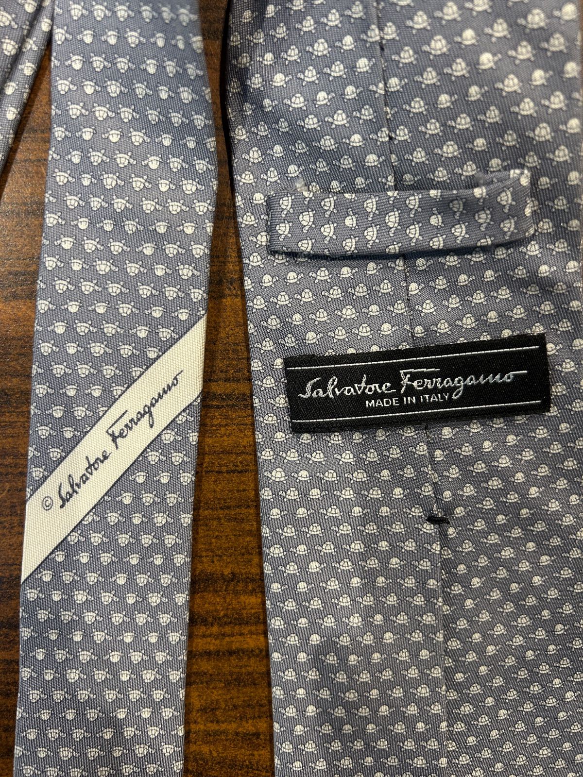 美品✨Salvatore Ferragamo ネクタイ　シルク　リネン　グレー サルバトーレ フェラガモ salvatore ferragamo ネクタイ シルク