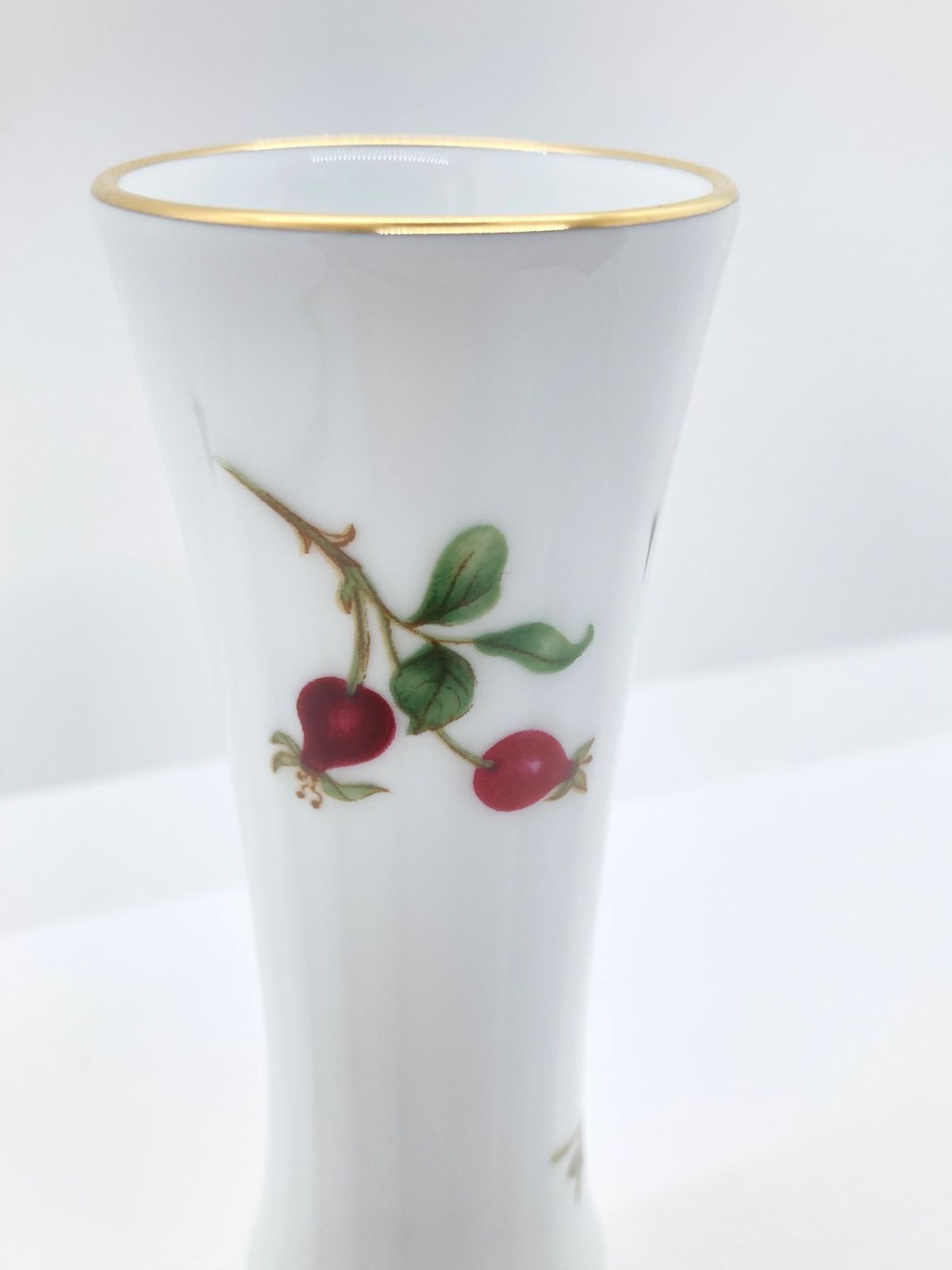 新品】大倉陶園 バラの実 一輪挿し 花瓶 花器 フラワーベース 薔薇