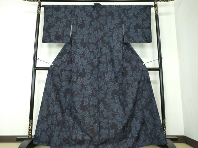 平和屋着物○本場結城紬 重要無形文化財 100亀甲 葡萄蔦の葉文 大丸