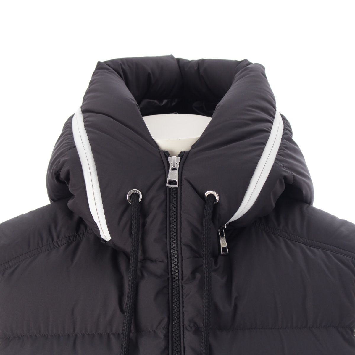 レア品　ファレルウィリアムスコラボ ダウンベスト 脱着可能フード　Lサイズタグ有 adidas/アディダス×ファレルウィリアムスのコラボからスウェット